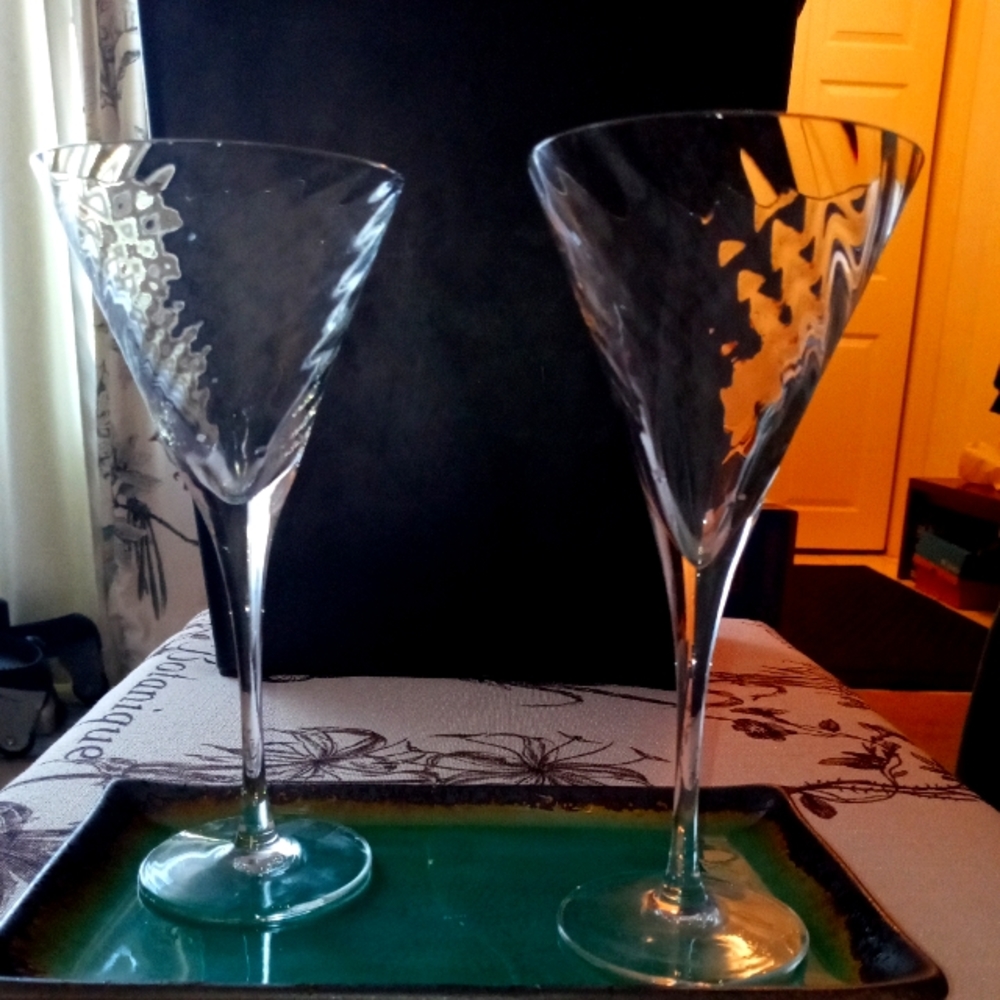 2 Champaign flutes